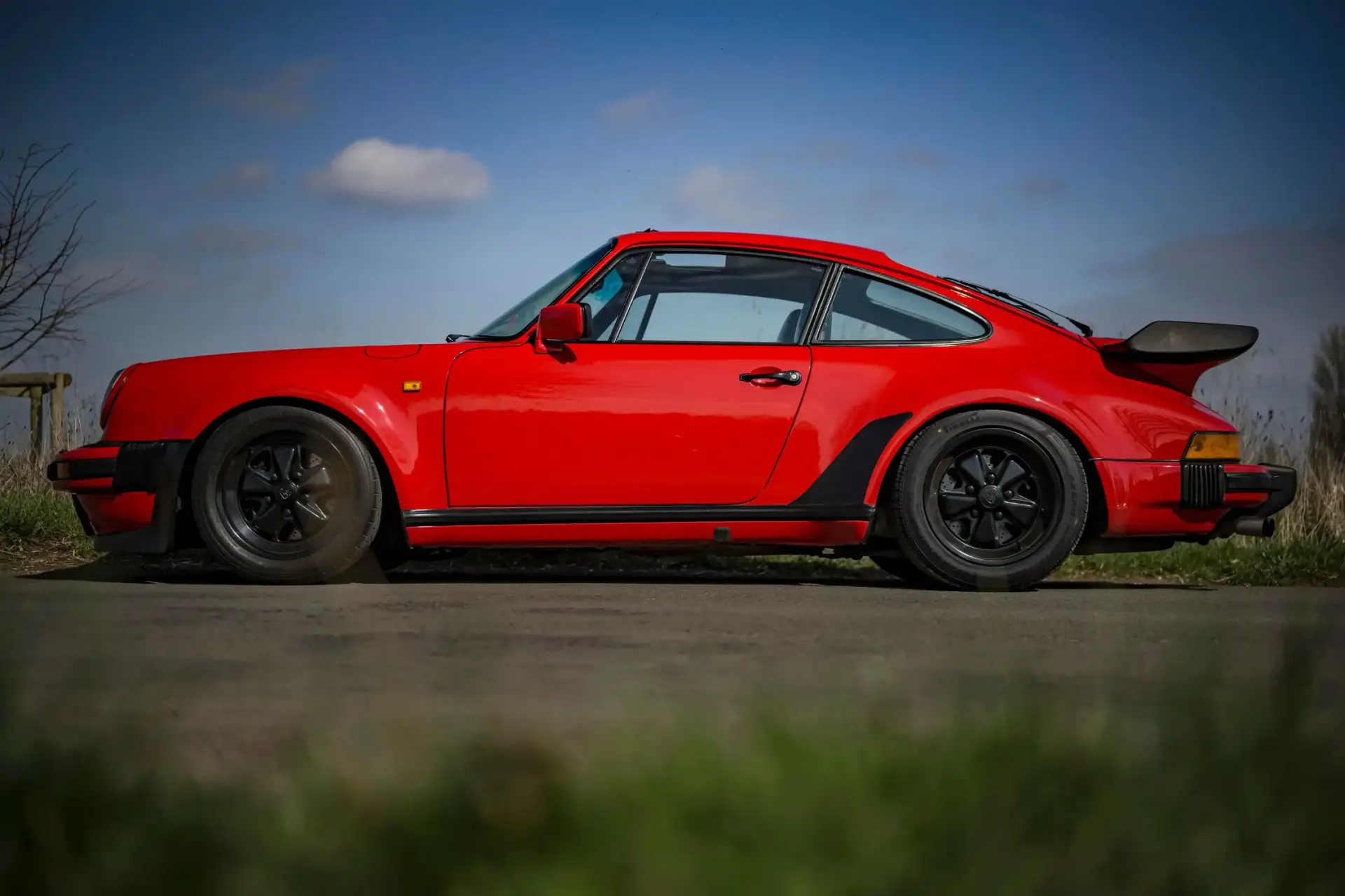 1989 porsche 930 turbo guards red auction 4 1