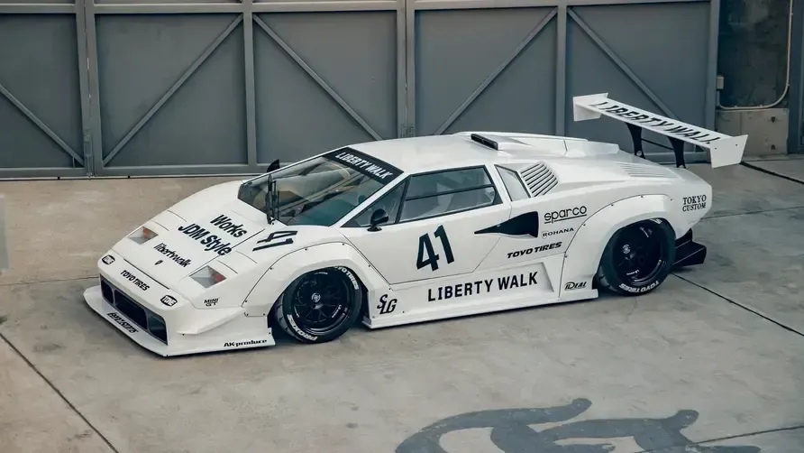 Liberty Walk Lamborghini Countach Restomod
