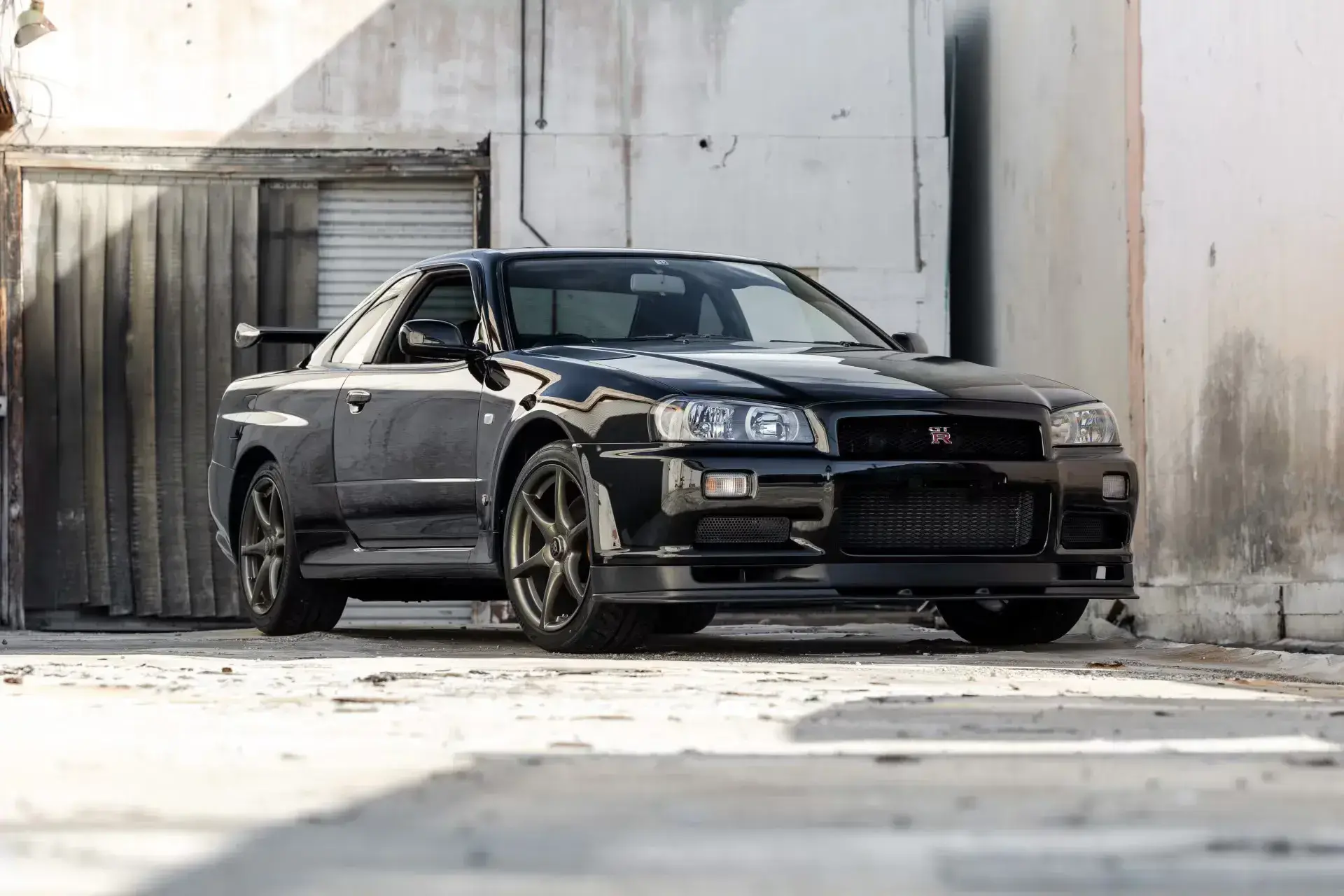 A pair of us nissan skyline gtr m spec nurs go up for auction 2 1