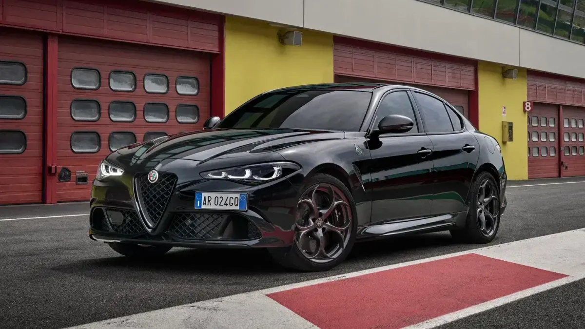 Alfa Romeo Launches 505-HP Quadrifoglio Super Sport Edition