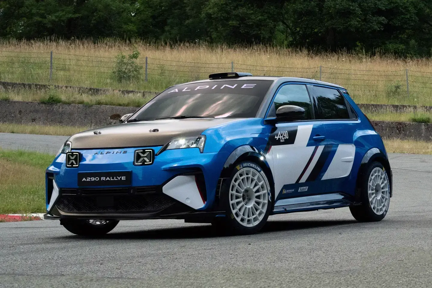 Alpine a290 rallye electric hot hatch race car 1