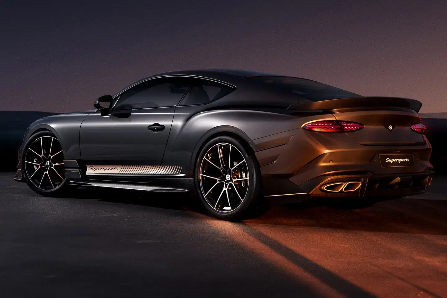 Bentley Supersports exterior showcasing forged wheels, aerodynamic spoiler, and performance color options