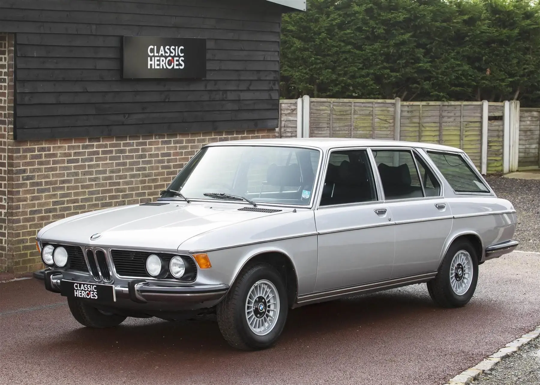 Bmw 2002 turbo wagon