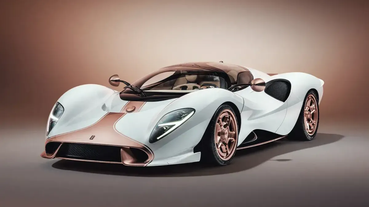 De Tomaso P72 Supercar: 700HP Retro Manual Beast