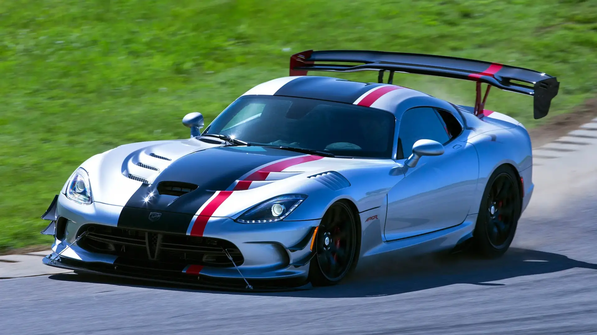 Dodge Viper ACR with extreme aerodynamic package and massive rear wing