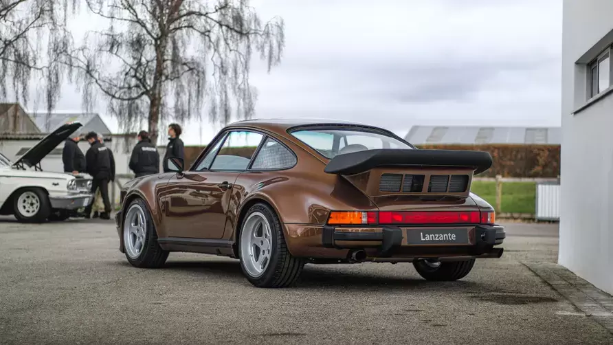 Genuine 1985 formula one engine from niki lauda s has been placed in this modified porsche 9111