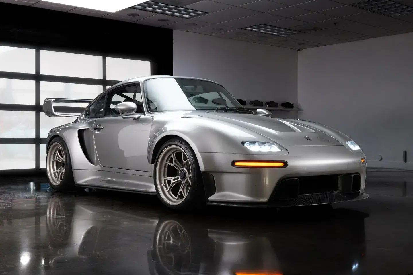 Gunther werks f26 slantnose porsche restomod 8