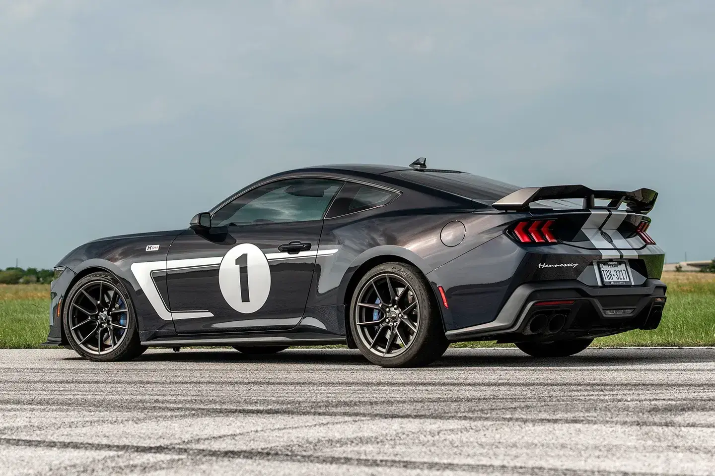 Hennessey amplifies mustang dark horse to a thunderous 850 bhp 2 1