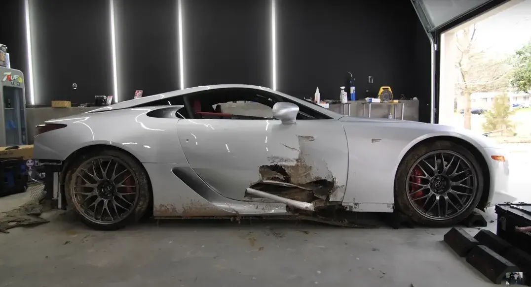 Lexus lfa involved in collision with 300k worth of damage