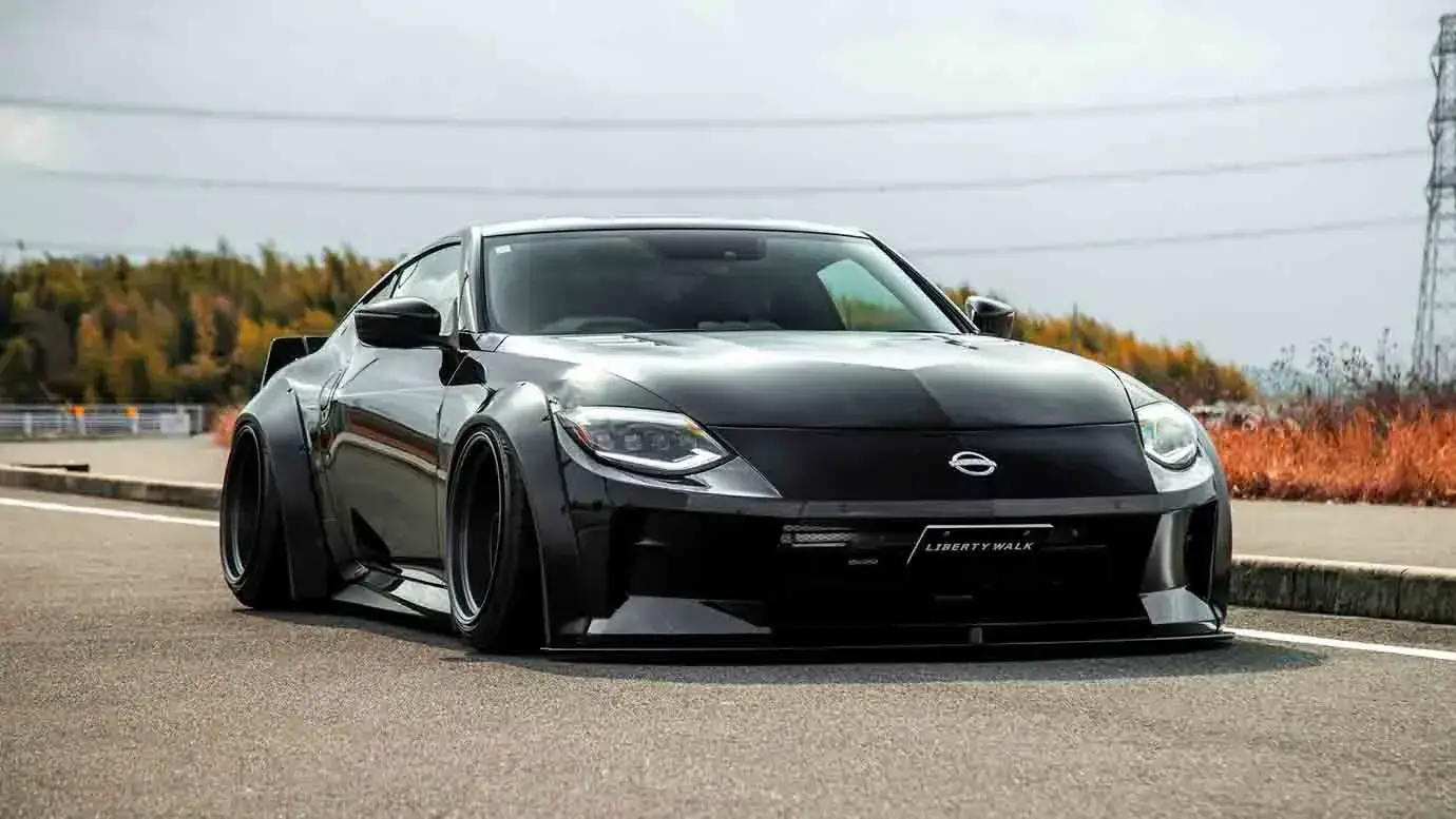 Liberty walk nissan z widebody build 1