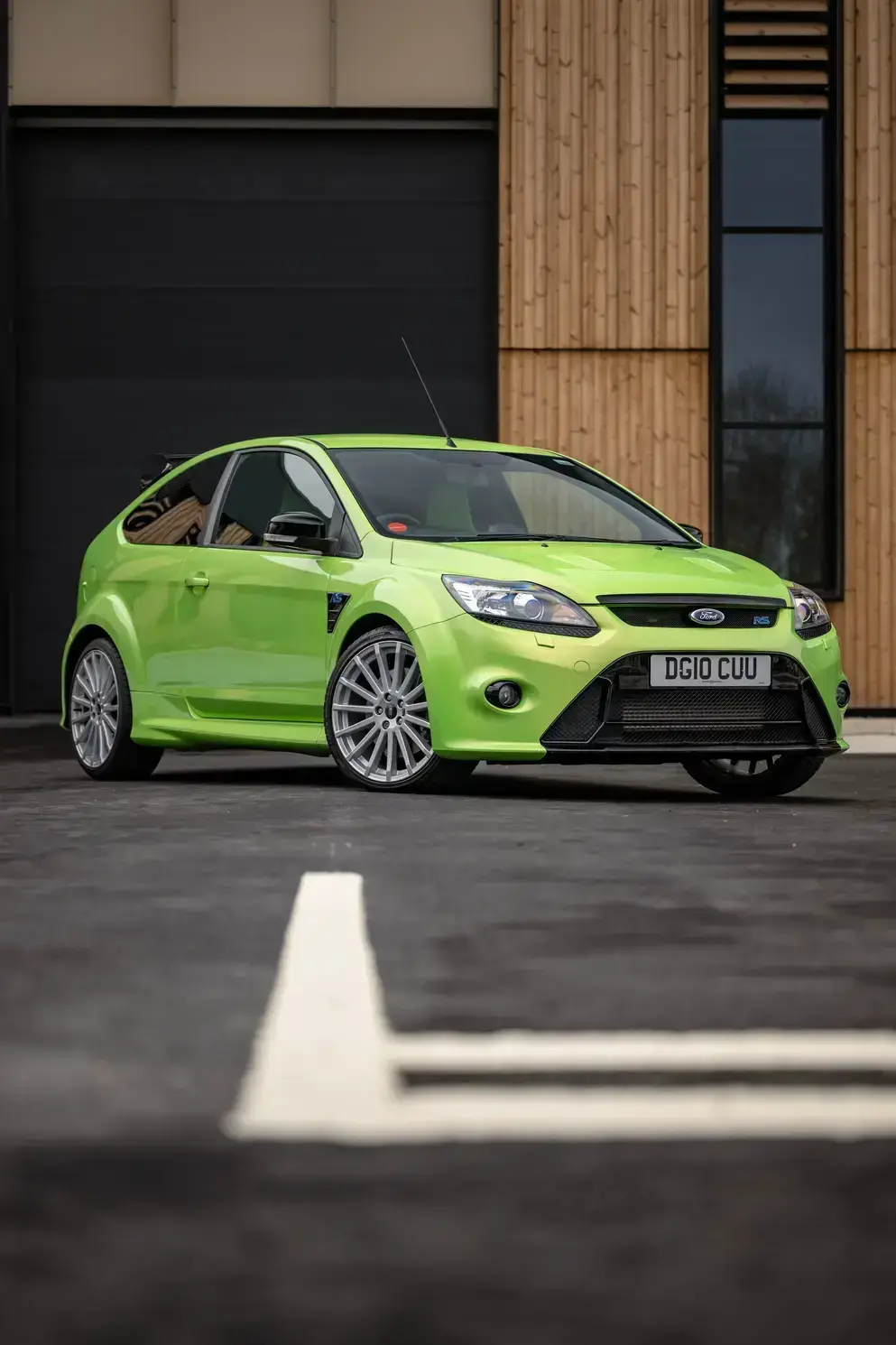 Low mileage 2010 ford focus rs mk2 auction 1