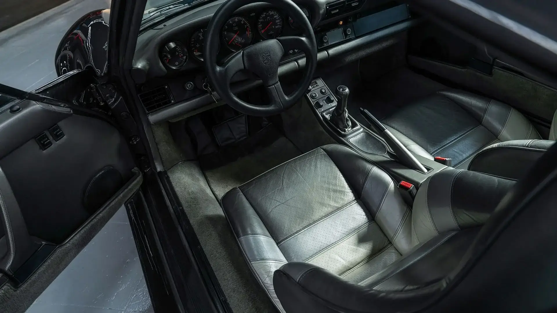 Rare 1987 Porsche 959 chassis 900083 with body-colored wheels and Special Wishes customization