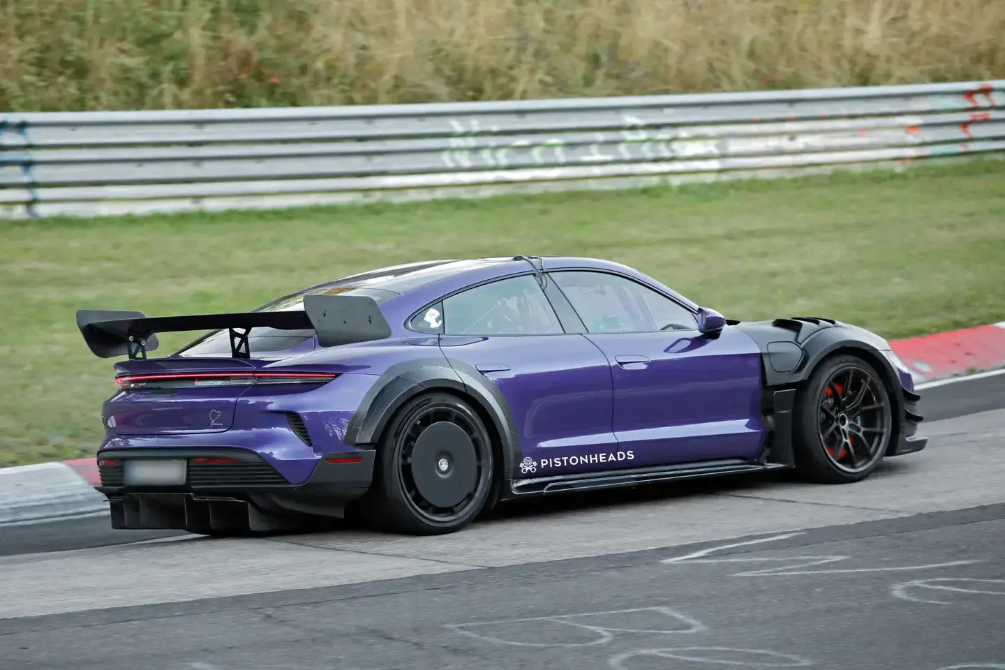 Porsche taycan nurburgring record 4 1