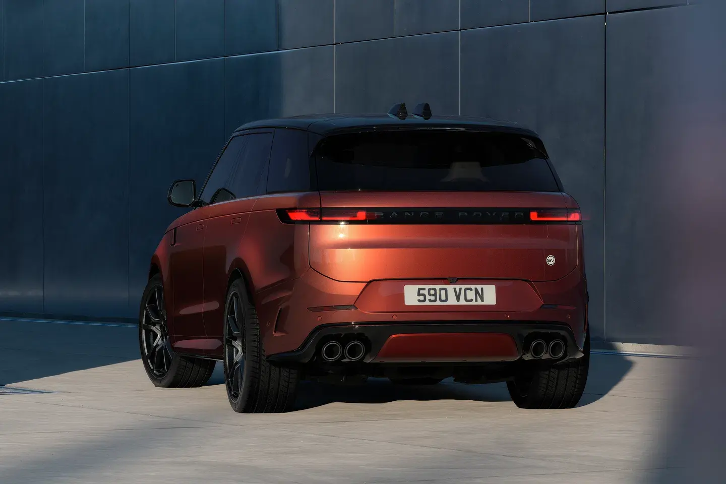 Range rover sv carbon 2