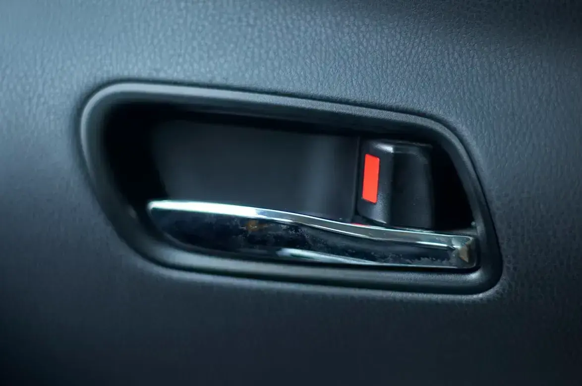 Ride hailing vehicle safety features 1