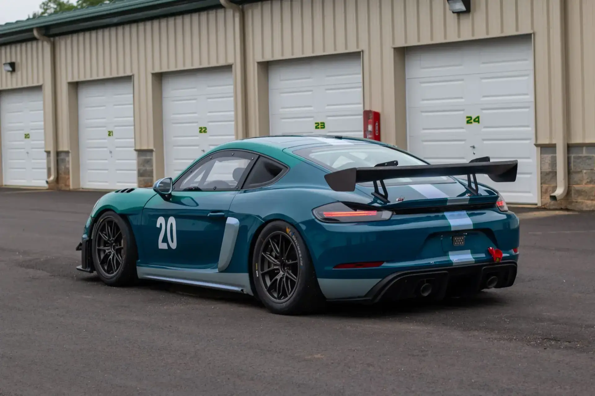 The 2022 porsche 718 cayman gt4 rs clubsport roars into auction 3 1