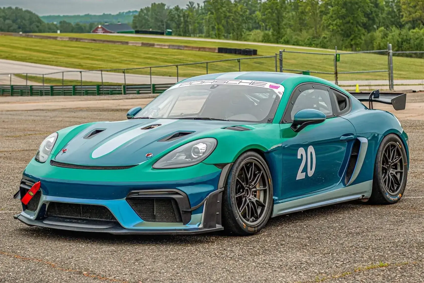The 2022 porsche 718 cayman gt4 rs clubsport roars into auction 7 1