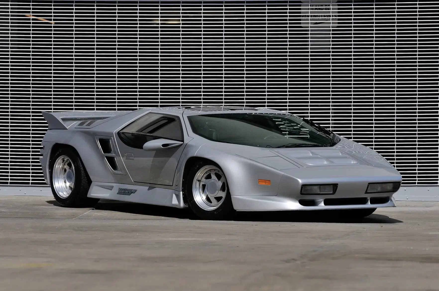 Vector w8 strange 1